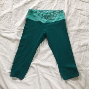 Earth Yoga cropped spandex leggings MEDIUM
